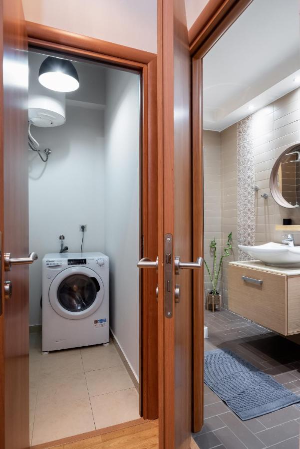 Plaka Apartment With Terrace View เอเธนส์ ภายนอก รูปภาพ
